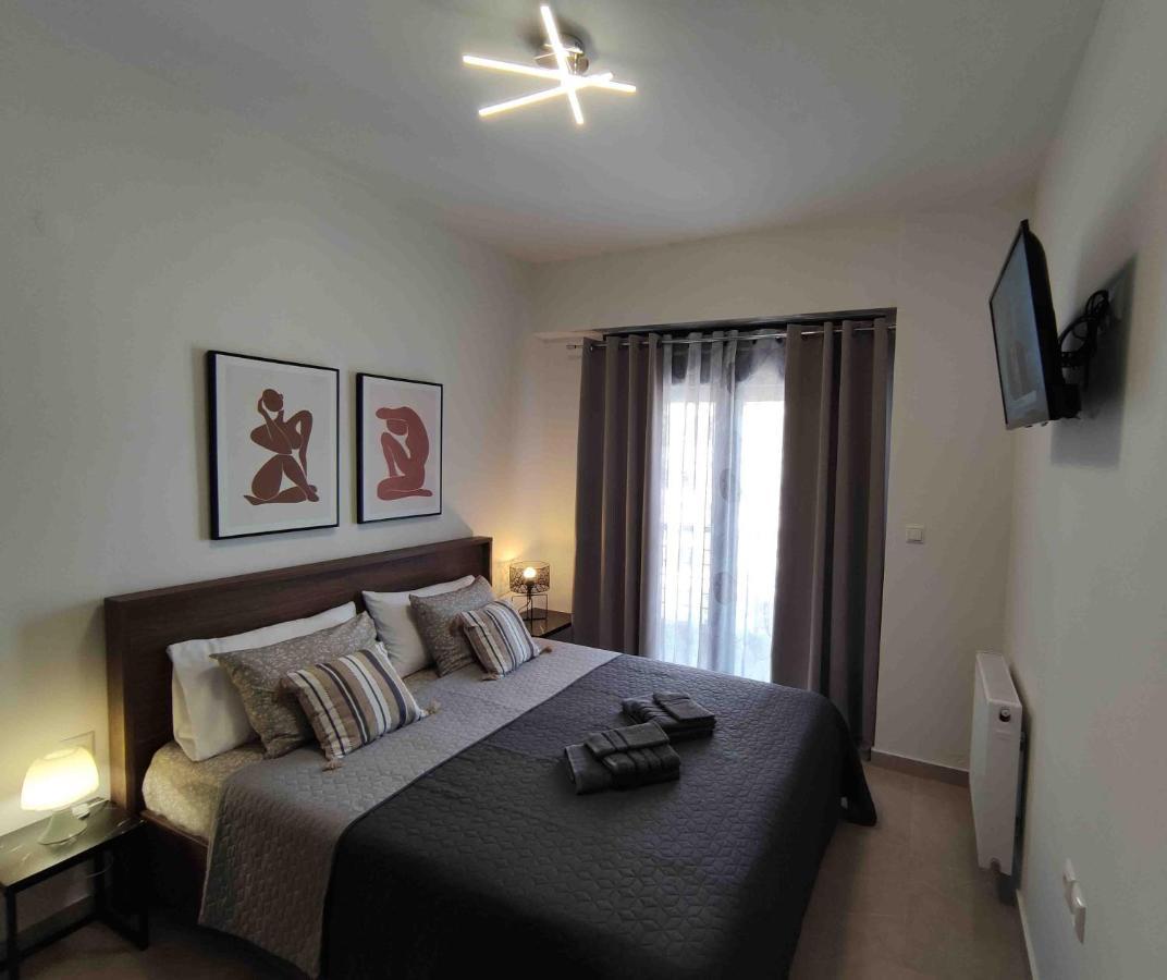 Grey Swan - Modern & Stylish Apartment With Private Parking Volos Esterno foto