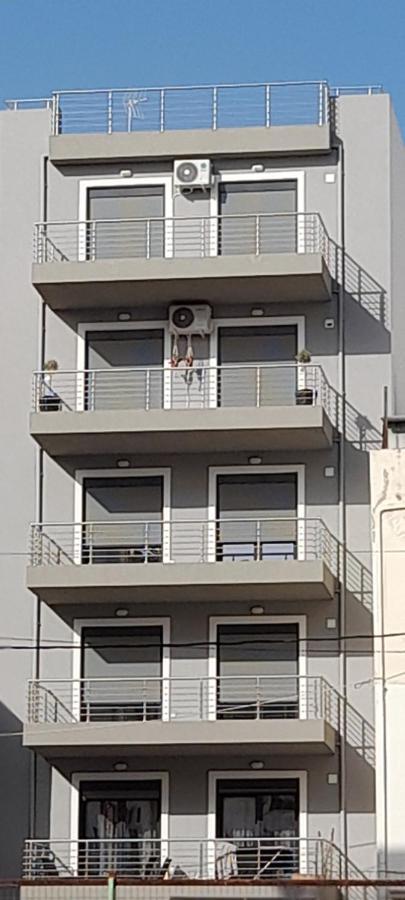 Grey Swan - Modern & Stylish Apartment With Private Parking Volos Esterno foto